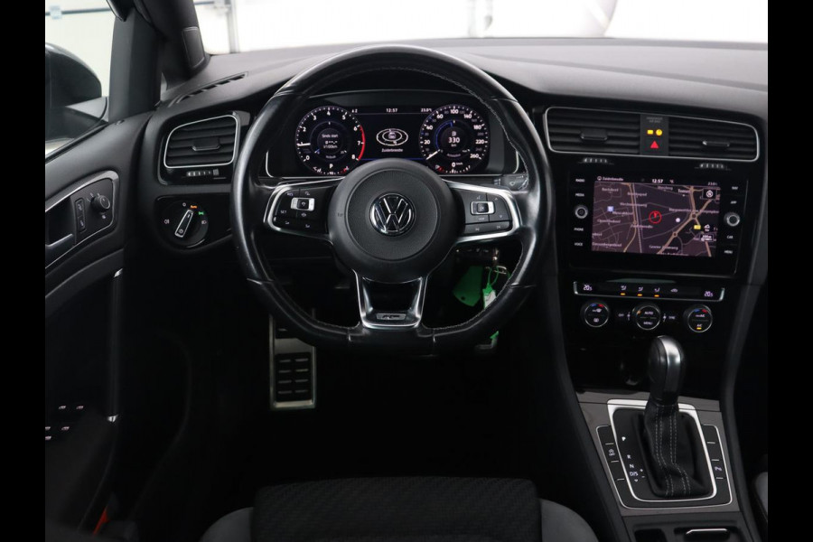 Volkswagen GOLF Variant 1.5 TSI Highline Business R | Trekhaak | Virtual Cockpit | Carplay | Camera | Adaptive cruise | DAB | Climate control