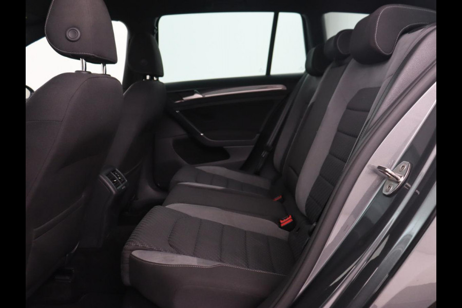 Volkswagen GOLF Variant 1.5 TSI Highline Business R | Trekhaak | Virtual Cockpit | Carplay | Camera | Adaptive cruise | DAB | Climate control