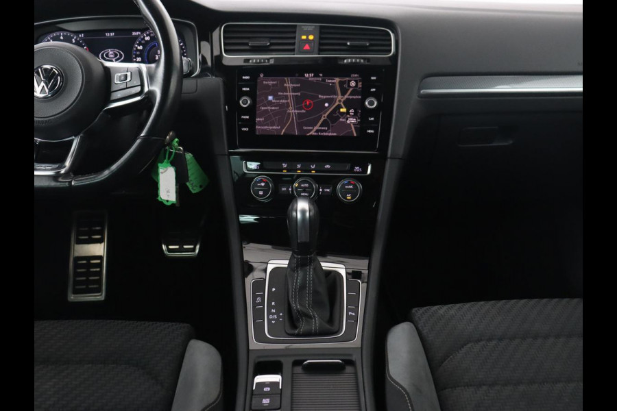 Volkswagen GOLF Variant 1.5 TSI Highline Business R | Trekhaak | Virtual Cockpit | Carplay | Camera | Adaptive cruise | DAB | Climate control