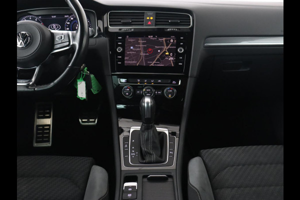 Volkswagen GOLF Variant 1.5 TSI Highline Business R | Trekhaak | Virtual Cockpit | Carplay | Camera | Adaptive cruise | DAB | Climate control
