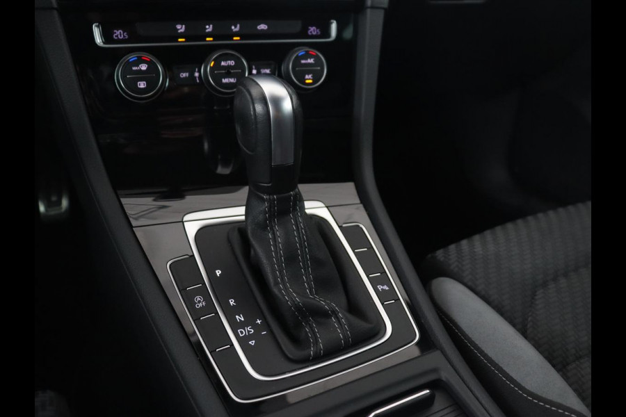 Volkswagen GOLF Variant 1.5 TSI Highline Business R | Trekhaak | Virtual Cockpit | Carplay | Camera | Adaptive cruise | DAB | Climate control