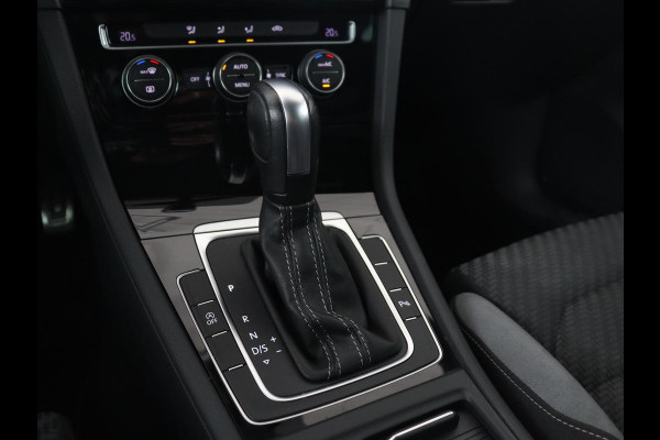 Volkswagen GOLF Variant 1.5 TSI Highline Business R | Trekhaak | Virtual Cockpit | Carplay | Camera | Adaptive cruise | DAB | Climate control