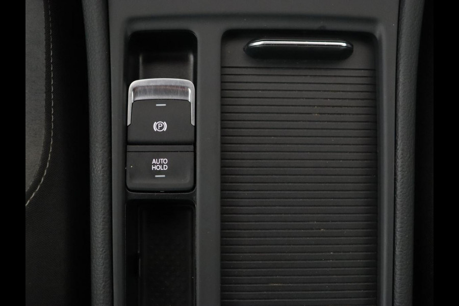 Volkswagen GOLF Variant 1.5 TSI Highline Business R | Trekhaak | Virtual Cockpit | Carplay | Camera | Adaptive cruise | DAB | Climate control