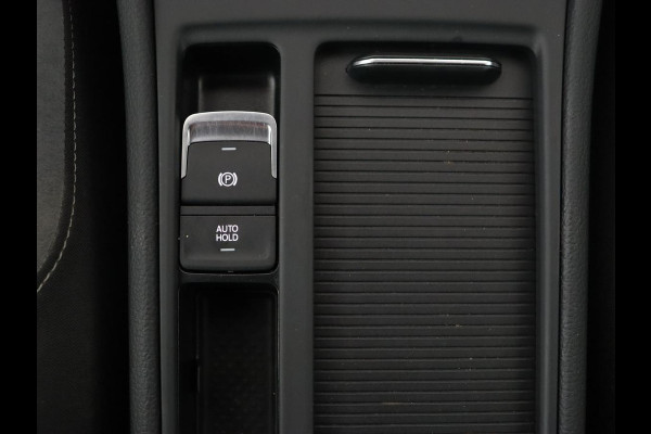 Volkswagen GOLF Variant 1.5 TSI Highline Business R | Trekhaak | Virtual Cockpit | Carplay | Camera | Adaptive cruise | DAB | Climate control