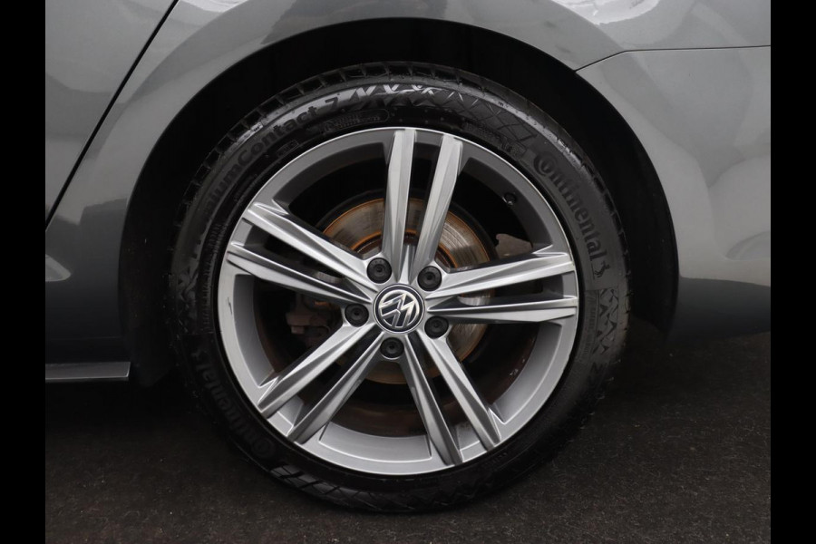 Volkswagen GOLF Variant 1.5 TSI Highline Business R | Trekhaak | Virtual Cockpit | Carplay | Camera | Adaptive cruise | DAB | Climate control