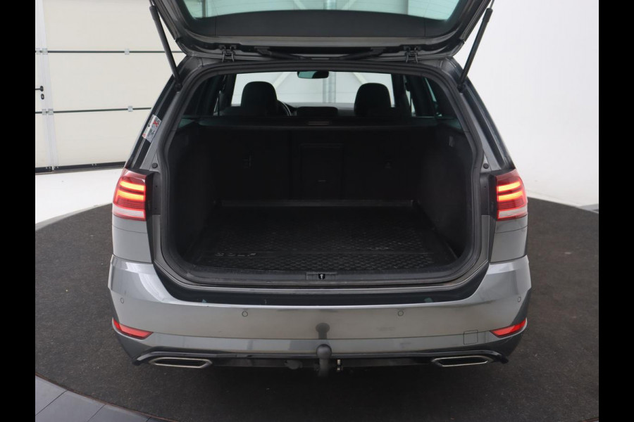 Volkswagen GOLF Variant 1.5 TSI Highline Business R | Trekhaak | Virtual Cockpit | Carplay | Camera | Adaptive cruise | DAB | Climate control