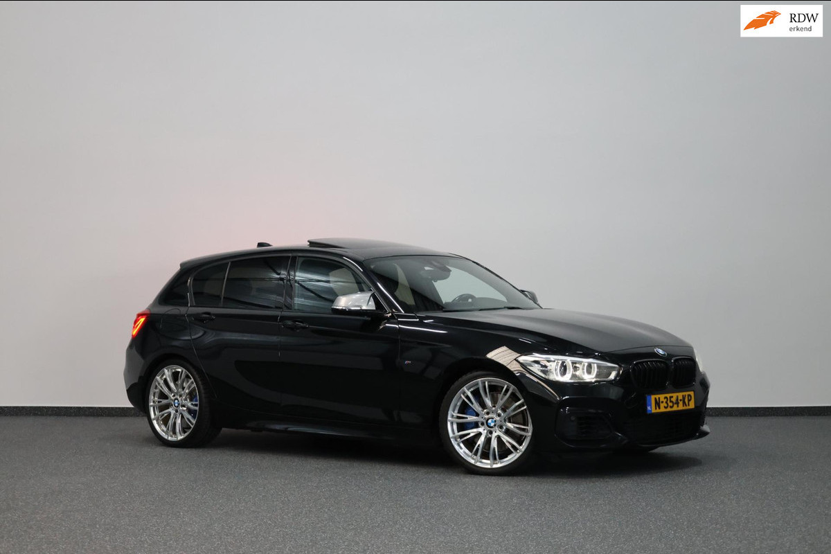 BMW 1-serie M140i xDrive MAXTON/LED/SCHUIFDAK/HARMAN/LEER+S.VERWARMING/19" LMV/CAM/CRUISE/ECC/12 MND GARANTIE!