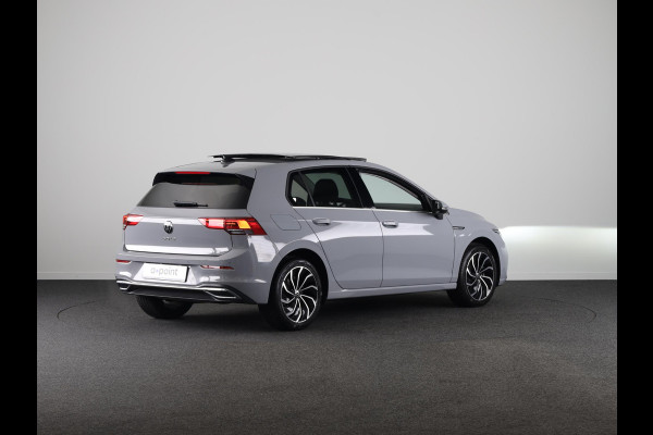 Volkswagen Golf 1.5 eTSI Style 130 pk Automaat (DSG) | Verlengde garantie | Navigatie | Panoramadak | Parkeersensoren | Achteruitrijcamera | Adaptieve cruise control |