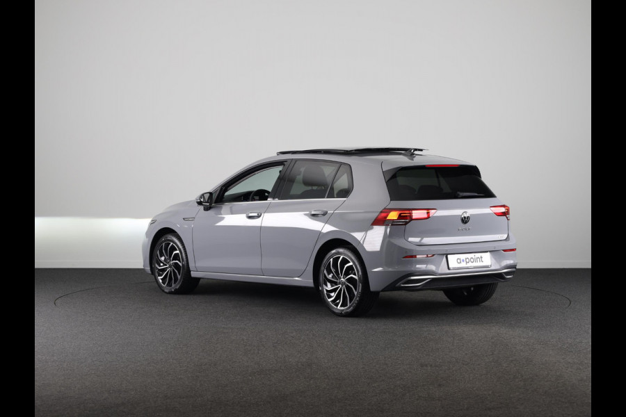 Volkswagen Golf 1.5 eTSI Style 130 pk Automaat (DSG) | Verlengde garantie | Navigatie | Panoramadak | Parkeersensoren | Achteruitrijcamera | Adaptieve cruise control |