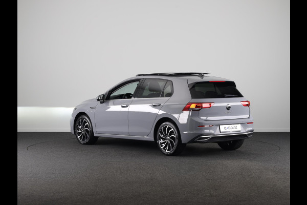 Volkswagen Golf 1.5 eTSI Style 130 pk Automaat (DSG) | Verlengde garantie | Navigatie | Panoramadak | Parkeersensoren | Achteruitrijcamera | Adaptieve cruise control |
