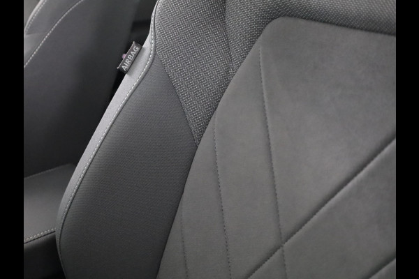 Volkswagen Golf 1.5 eTSI Style 130 pk Automaat (DSG) | Verlengde garantie | Navigatie | Panoramadak | Parkeersensoren | Achteruitrijcamera | Adaptieve cruise control |