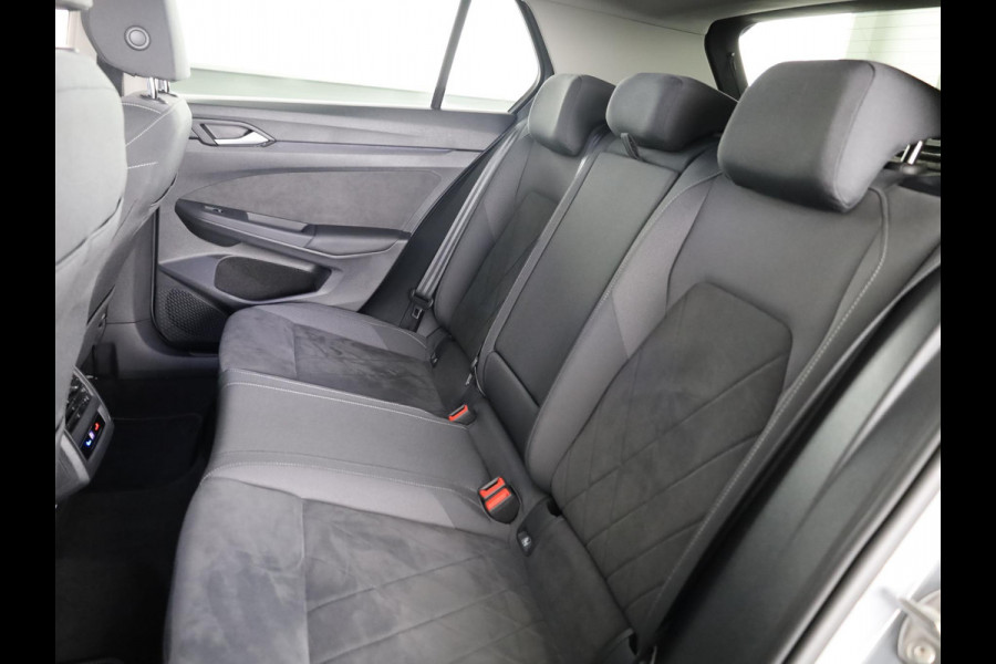 Volkswagen Golf 1.5 eTSI Style 130 pk Automaat (DSG) | Verlengde garantie | Navigatie | Panoramadak | Parkeersensoren | Achteruitrijcamera | Adaptieve cruise control |