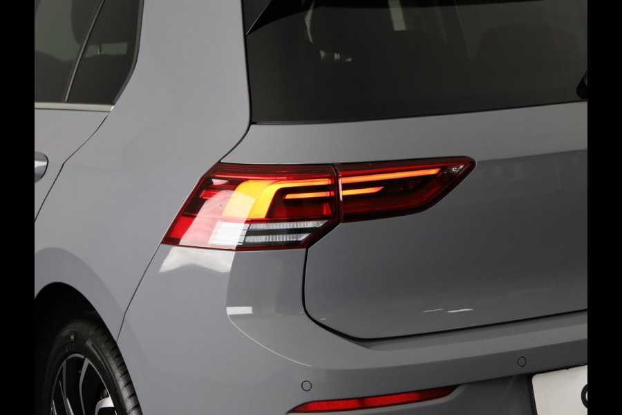 Volkswagen Golf 1.5 eTSI Style 130 pk Automaat (DSG) | Verlengde garantie | Navigatie | Panoramadak | Parkeersensoren | Achteruitrijcamera | Adaptieve cruise control |