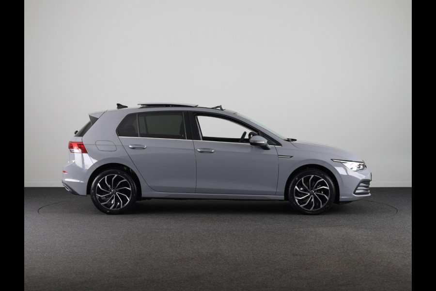 Volkswagen Golf 1.5 eTSI Style 130 pk Automaat (DSG) | Verlengde garantie | Navigatie | Panoramadak | Parkeersensoren | Achteruitrijcamera | Adaptieve cruise control |