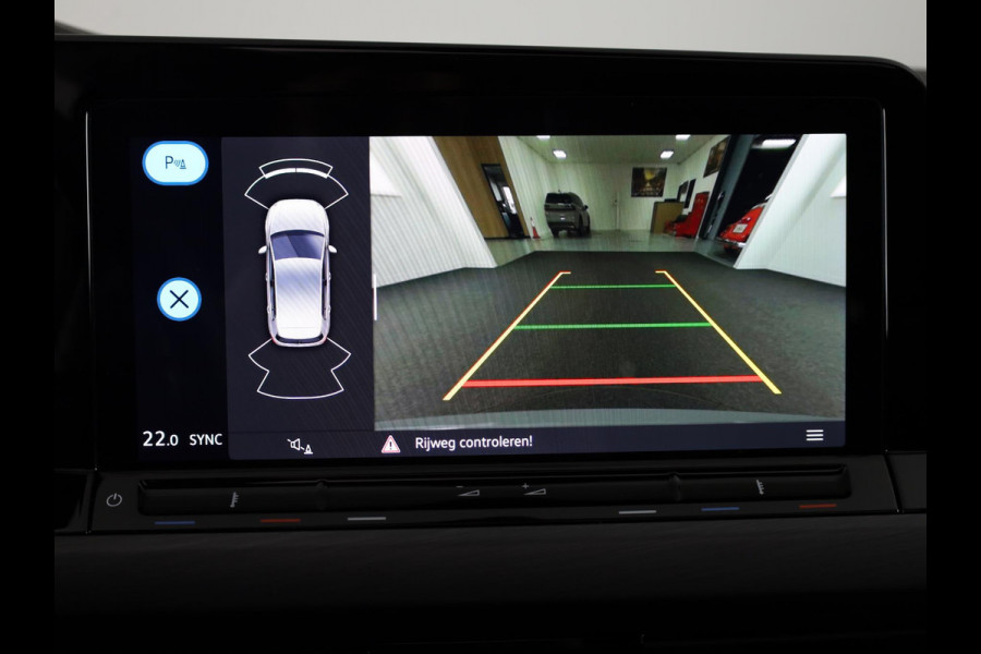 Volkswagen Golf 1.5 eTSI Style 130 pk Automaat (DSG) | Verlengde garantie | Navigatie | Panoramadak | Parkeersensoren | Achteruitrijcamera | Adaptieve cruise control |