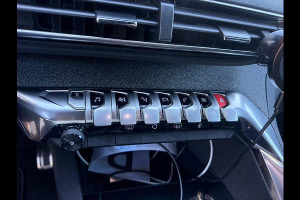 Peugeot 3008 1.2 PureTech GT Line 130pk | Trekhaak | Achteruitrijcamera | 18 inch | Navigatie | Virtuele Cockpit