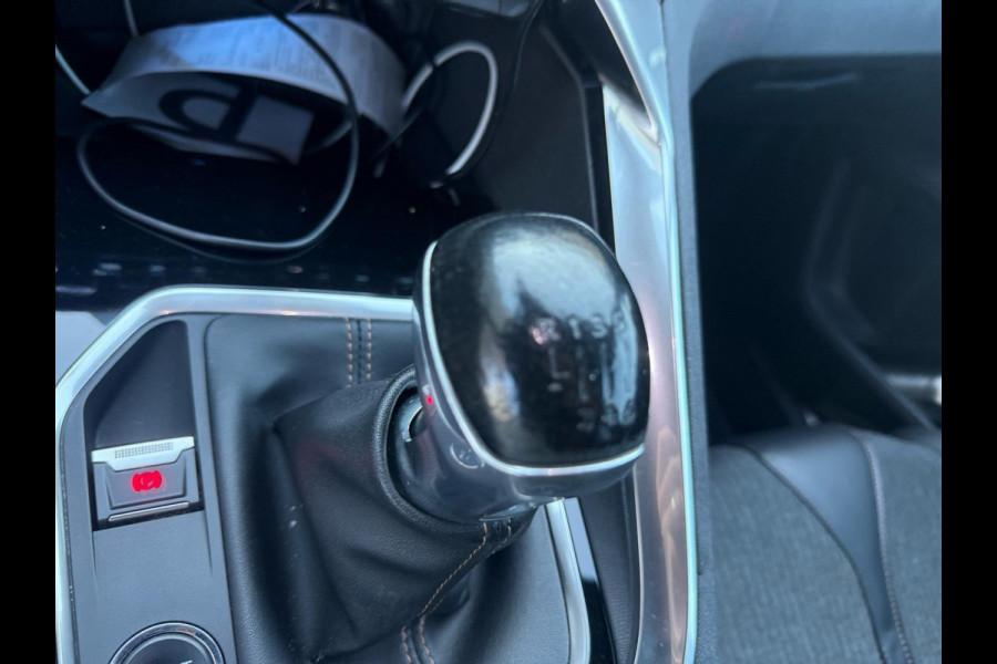Peugeot 3008 1.2 PureTech GT Line 130pk | Trekhaak | Achteruitrijcamera | 18 inch | Navigatie | Virtuele Cockpit