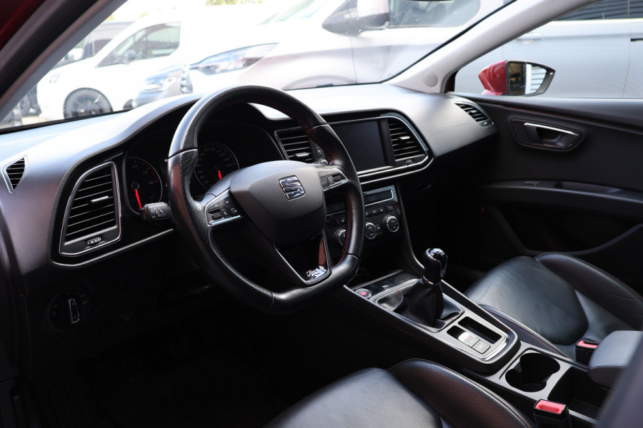 Seat León ST 1.5 TSI FR 150 PK | Panoramadak | Lederen bekleding | Navigatie | CarPlay | Stoelverwarming | LED Koplampen | Beats Audio | DAB | Front Assist | Climatronic | Nieuwe APK