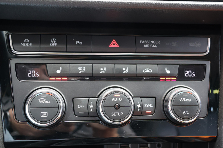 Seat León ST 1.5 TSI FR 150 PK | Panoramadak | Lederen bekleding | Navigatie | CarPlay | Stoelverwarming | LED Koplampen | Beats Audio | DAB | Front Assist | Climatronic | Nieuwe APK