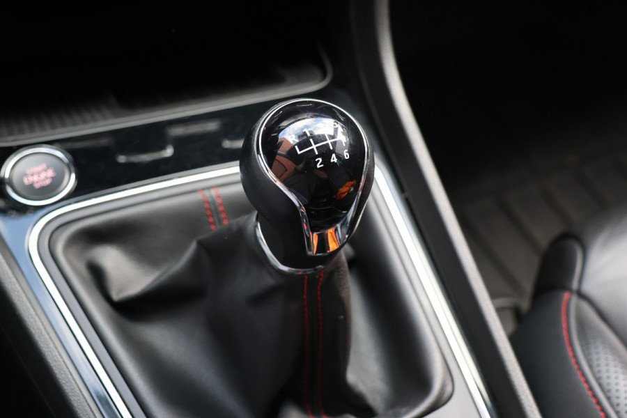 Seat León ST 1.5 TSI FR 150 PK | Panoramadak | Lederen bekleding | Navigatie | CarPlay | Stoelverwarming | LED Koplampen | Beats Audio | DAB | Front Assist | Climatronic | Nieuwe APK
