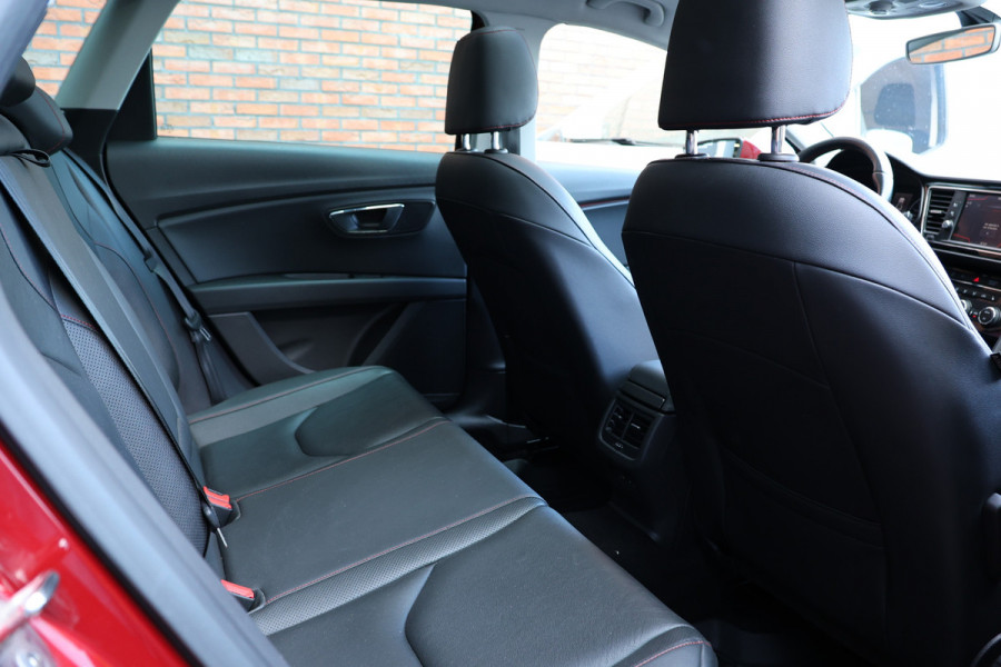 Seat León ST 1.5 TSI FR 150 PK | Panoramadak | Lederen bekleding | Navigatie | CarPlay | Stoelverwarming | LED Koplampen | Beats Audio | DAB | Front Assist | Climatronic | Nieuwe APK