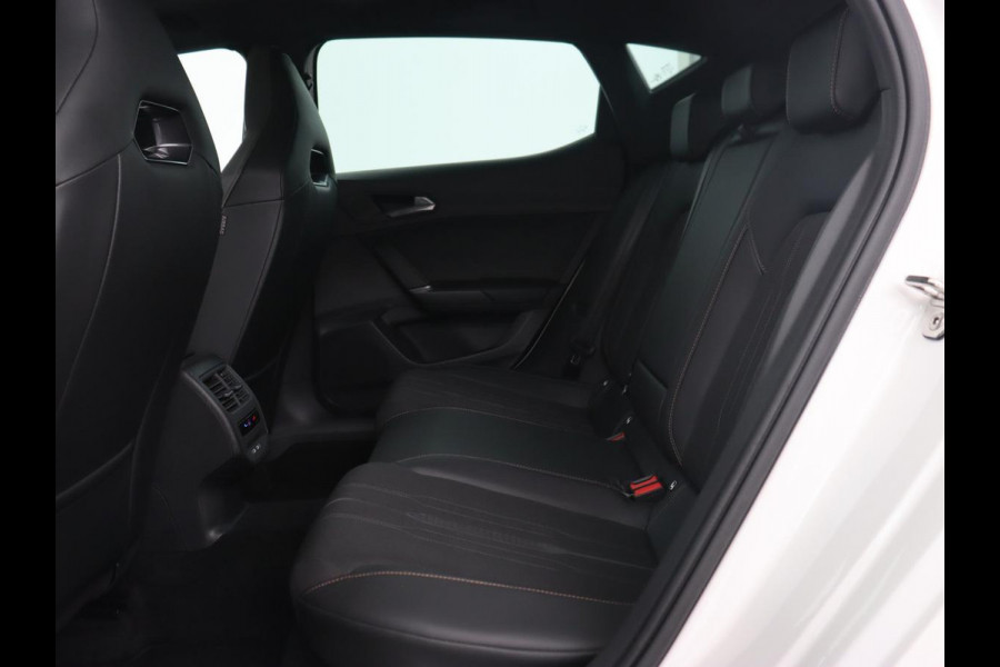 CUPRA Leon 1.4 TSI eHybrid PHEV | Panoramadak | Stoel & stuurverwarming | Carplay | Navigatie | Parkeerhulp | Sportstoelen | Digital Cockpit | Half leder | Plug In