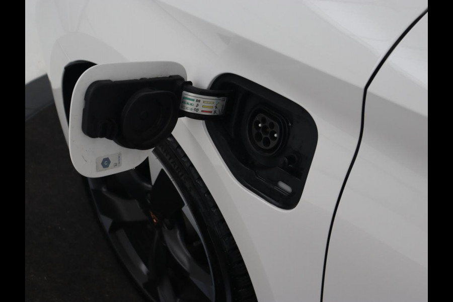 CUPRA Leon 1.4 TSI eHybrid PHEV | Panoramadak | Stoel & stuurverwarming | Carplay | Navigatie | Parkeerhulp | Sportstoelen | Digital Cockpit | Half leder | Plug In