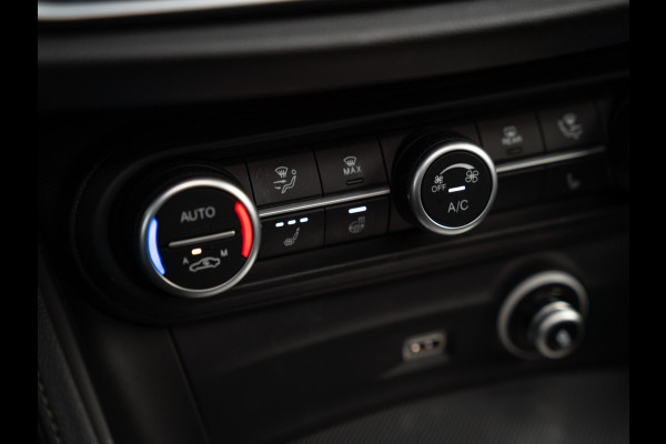 Alfa Romeo Stelvio 2.0T 280pk AWD Veloce | Pano-dak | Verde Visconti | CarPlay | Adapt. cruise | Lederen dash.