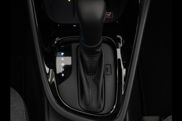 Toyota Yaris 1.5 Hybrid Dynamic Luxury Bi-Tone | Stuur- & Stoelverwarming | Camera | Lichtmetalen velgen |