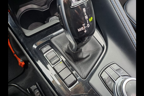 BMW X2 sDrive20i High Executive M Sport 192PK | Pano | Trekhaak | LED | Stoelverwarming | ACC | Vol |