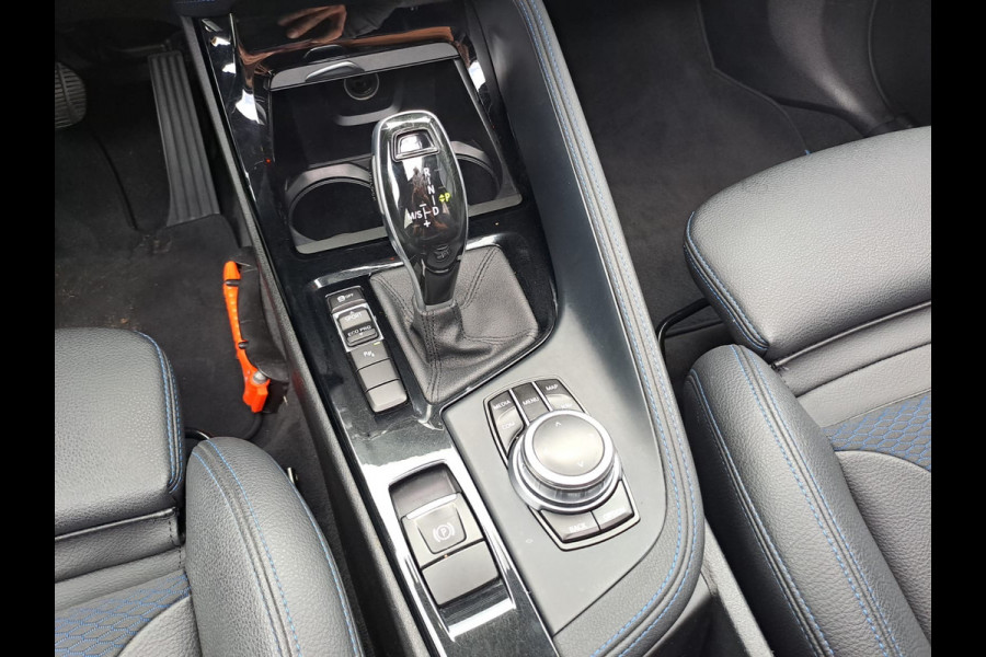 BMW X2 sDrive20i High Executive M Sport 192PK | Pano | Trekhaak | LED | Stoelverwarming | ACC | Vol |