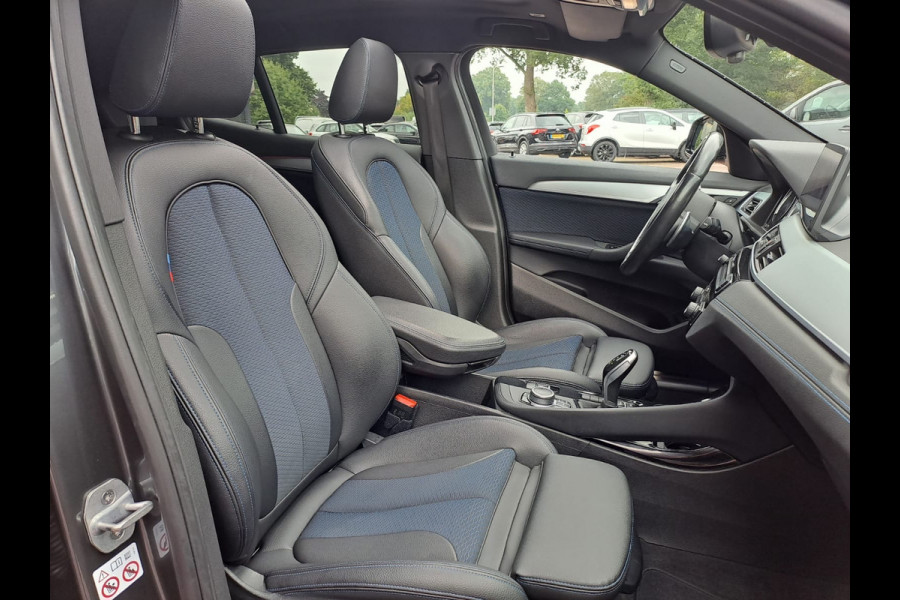BMW X2 sDrive20i High Executive M Sport 192PK | Pano | Trekhaak | LED | Stoelverwarming | ACC | Vol |