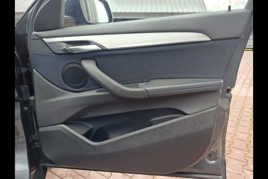 BMW X2 sDrive20i High Executive M Sport 192PK | Pano | Trekhaak | LED | Stoelverwarming | ACC | Vol |