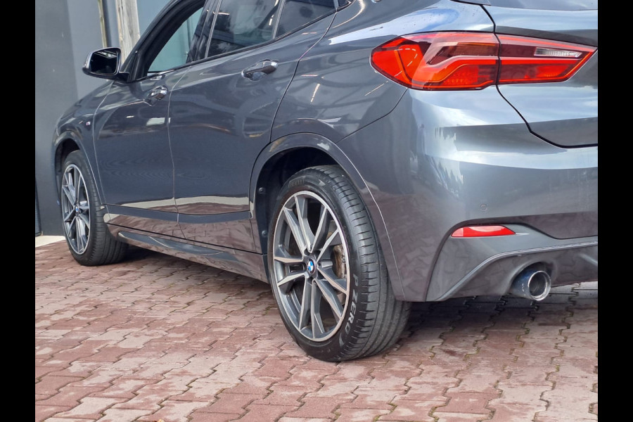 BMW X2 sDrive20i High Executive M Sport 192PK | Pano | Trekhaak | LED | Stoelverwarming | ACC | Vol |