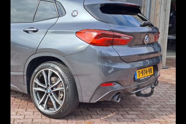 BMW X2 sDrive20i High Executive M Sport 192PK | Pano | Trekhaak | LED | Stoelverwarming | ACC | Vol |
