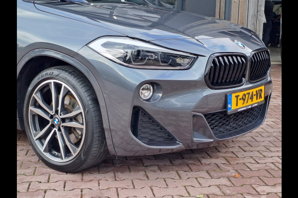 BMW X2 sDrive20i High Executive M Sport 192PK | Pano | Trekhaak | LED | Stoelverwarming | ACC | Vol |