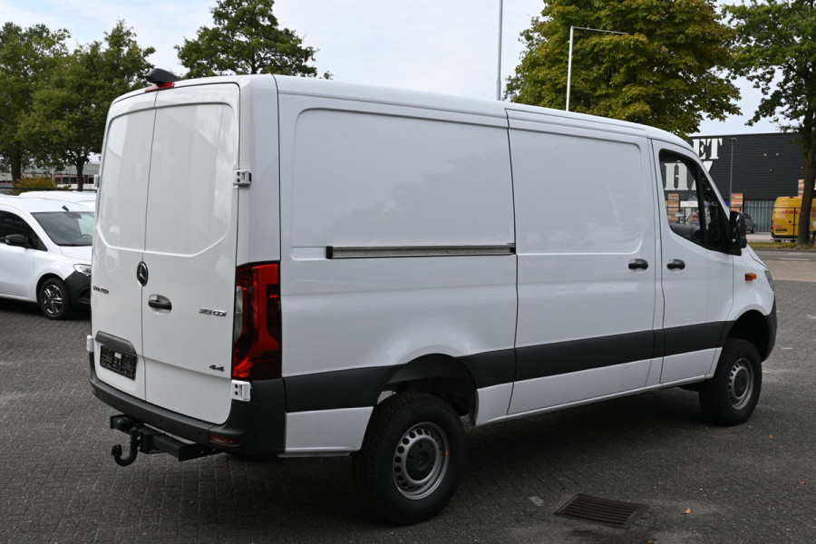 Mercedes-Benz Sprinter 319 CDI L2H1 4x4 MBUX met camera en parkeerpakket, LED, Trekhaak