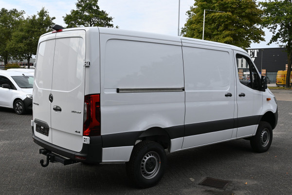 Mercedes-Benz Sprinter 319 CDI L2H1 4x4 MBUX met camera en parkeerpakket, LED, Trekhaak