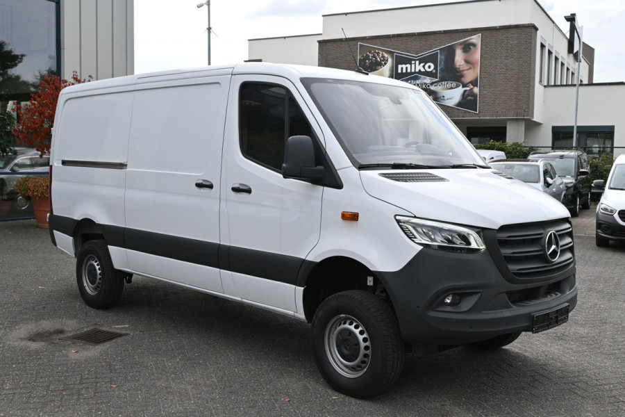 Mercedes-Benz Sprinter 319 CDI L2H1 4x4 MBUX met camera en parkeerpakket, LED, Trekhaak