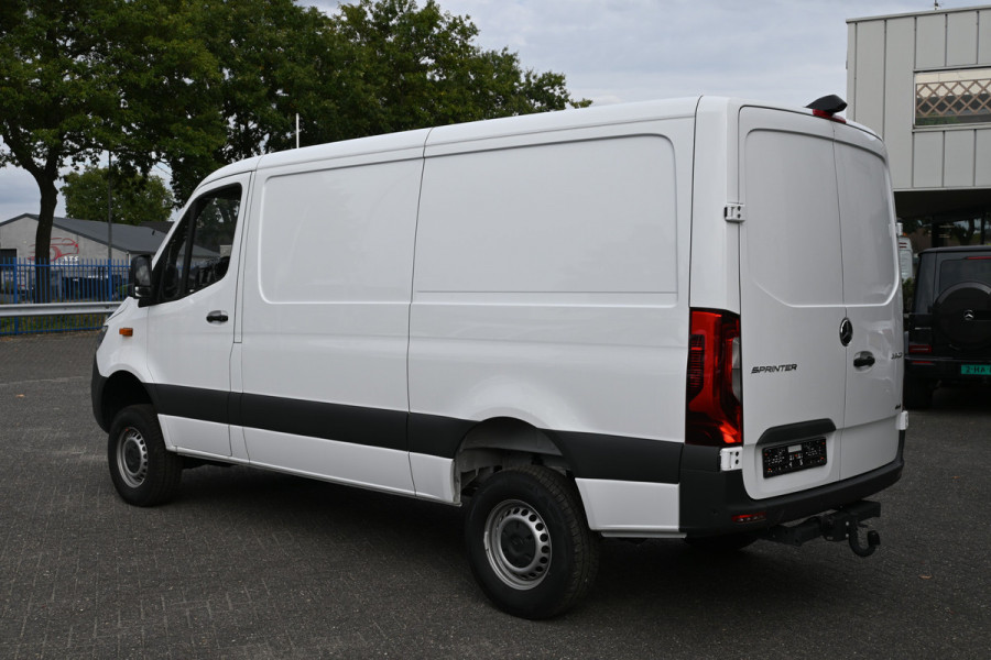 Mercedes-Benz Sprinter 319 CDI L2H1 4x4 MBUX met camera en parkeerpakket, LED, Trekhaak