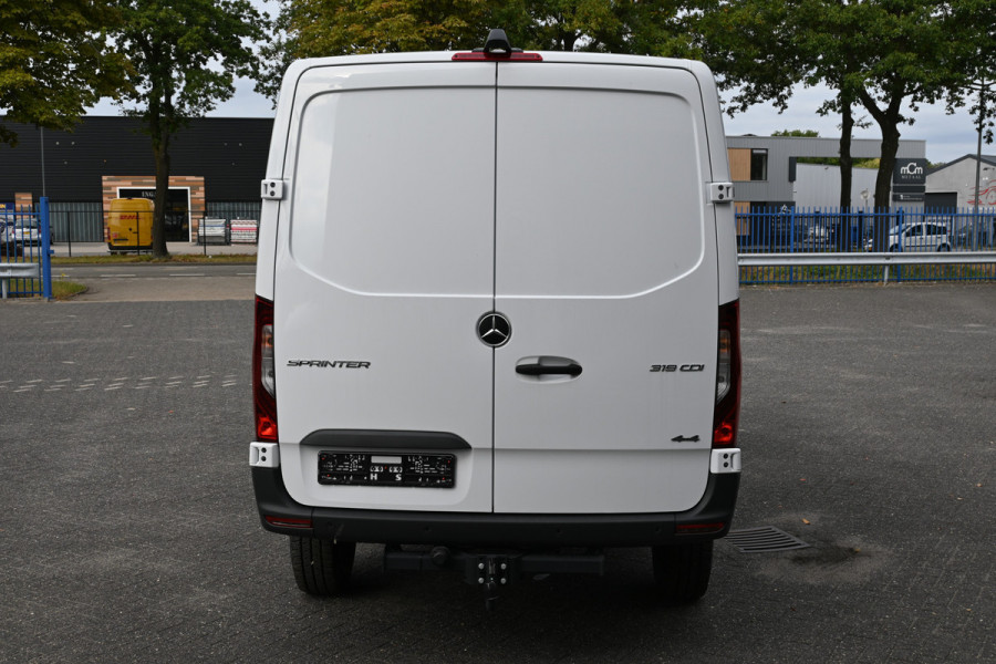 Mercedes-Benz Sprinter 319 CDI L2H1 4x4 MBUX met camera en parkeerpakket, LED, Trekhaak