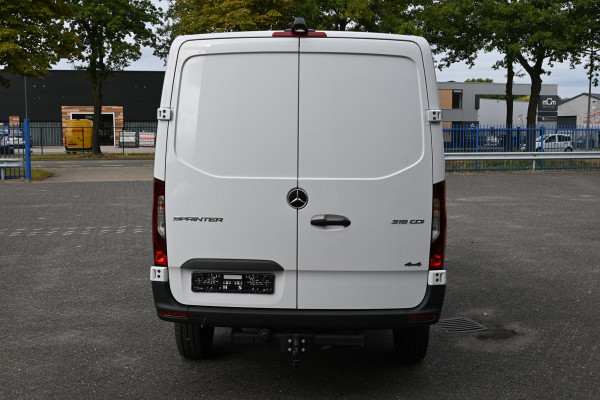 Mercedes-Benz Sprinter 319 CDI L2H1 4x4 MBUX met camera en parkeerpakket, LED, Trekhaak