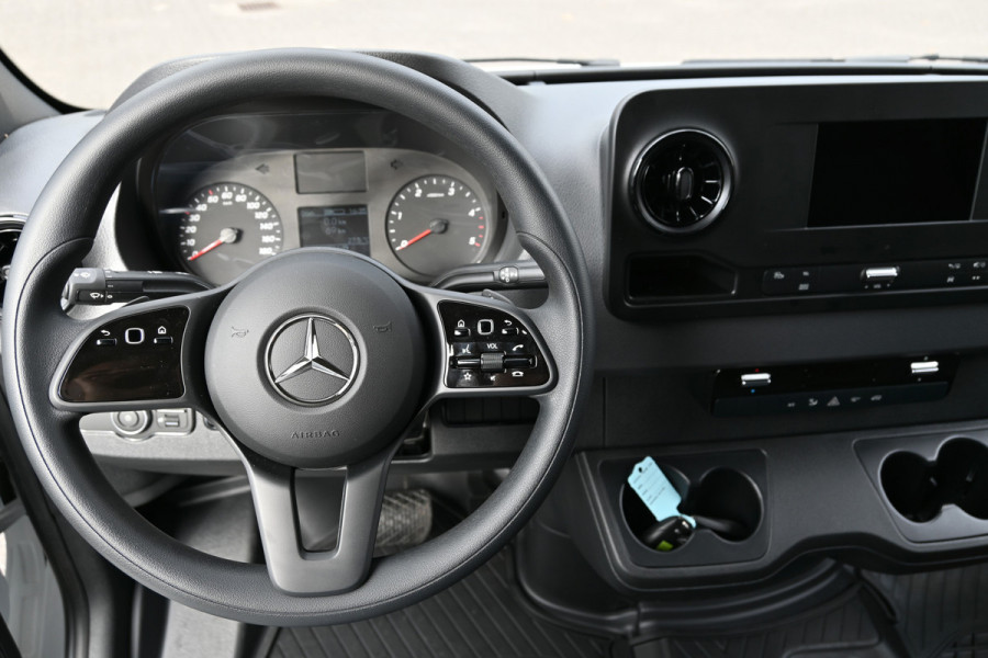 Mercedes-Benz Sprinter 319 CDI L2H1 4x4 MBUX met camera en parkeerpakket, LED, Trekhaak