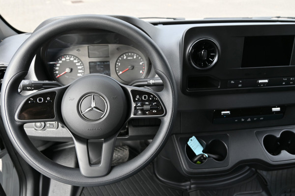 Mercedes-Benz Sprinter 319 CDI L2H1 4x4 MBUX met camera en parkeerpakket, LED, Trekhaak