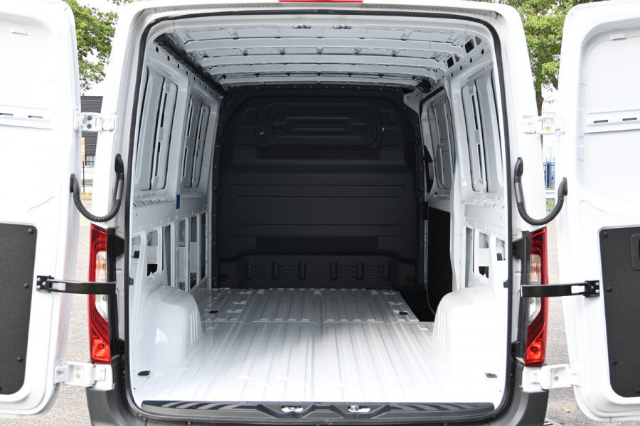 Mercedes-Benz Sprinter 319 CDI L2H1 4x4 MBUX met camera en parkeerpakket, LED, Trekhaak