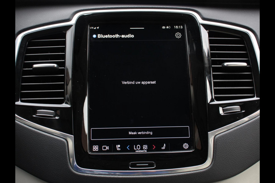 Volvo XC90 2.0 T8 Recharge AWD Ultimate Dark | Leder | Panorama-schuifdak | Navigatie | Electrisch bedienbare achterklep | Camera 360* | Elektrische trekhaak Adaptieve cruise control | Keyless | Verwarmde stoelen | LED | Stuurverwarming | Apple Carplay/ Android Auto
