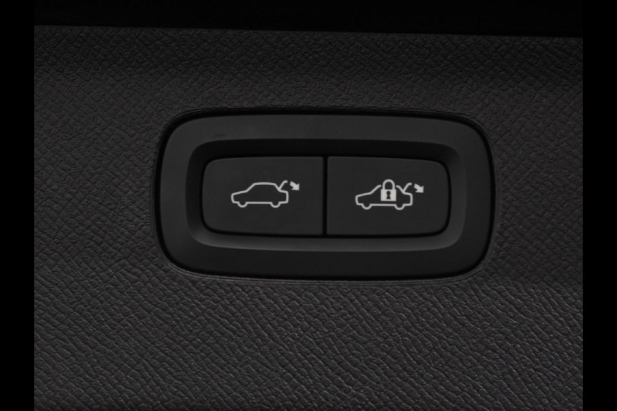 Volvo XC90 2.0 T8 Recharge AWD Ultimate Dark | Leder | Panorama-schuifdak | Navigatie | Electrisch bedienbare achterklep | Camera 360* | Elektrische trekhaak Adaptieve cruise control | Keyless | Verwarmde stoelen | LED | Stuurverwarming | Apple Carplay/ Android Auto