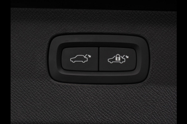 Volvo XC90 2.0 T8 Recharge AWD Ultimate Dark | Leder | Panorama-schuifdak | Navigatie | Electrisch bedienbare achterklep | Camera 360* | Elektrische trekhaak Adaptieve cruise control | Keyless | Verwarmde stoelen | LED | Stuurverwarming | Apple Carplay/ Android Auto