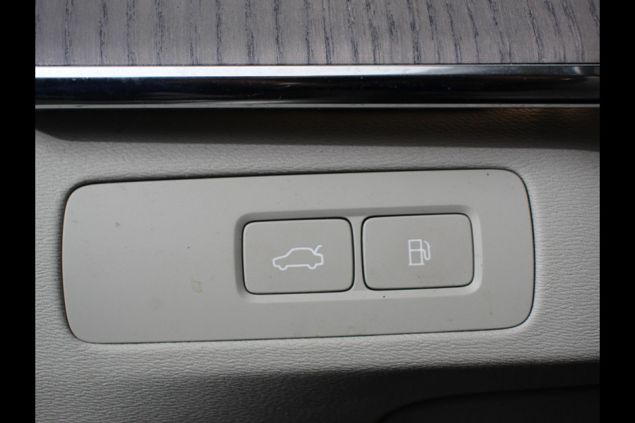 Volvo XC90 2.0 T8 Recharge AWD Ultimate Dark | Leder | Panorama-schuifdak | Navigatie | Electrisch bedienbare achterklep | Camera 360* | Elektrische trekhaak Adaptieve cruise control | Keyless | Verwarmde stoelen | LED | Stuurverwarming | Apple Carplay/ Android Auto