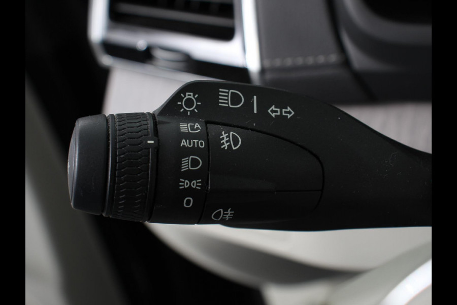 Volvo XC90 2.0 T8 Recharge AWD Ultimate Dark | Leder | Panorama-schuifdak | Navigatie | Electrisch bedienbare achterklep | Camera 360* | Elektrische trekhaak Adaptieve cruise control | Keyless | Verwarmde stoelen | LED | Stuurverwarming | Apple Carplay/ Android Auto